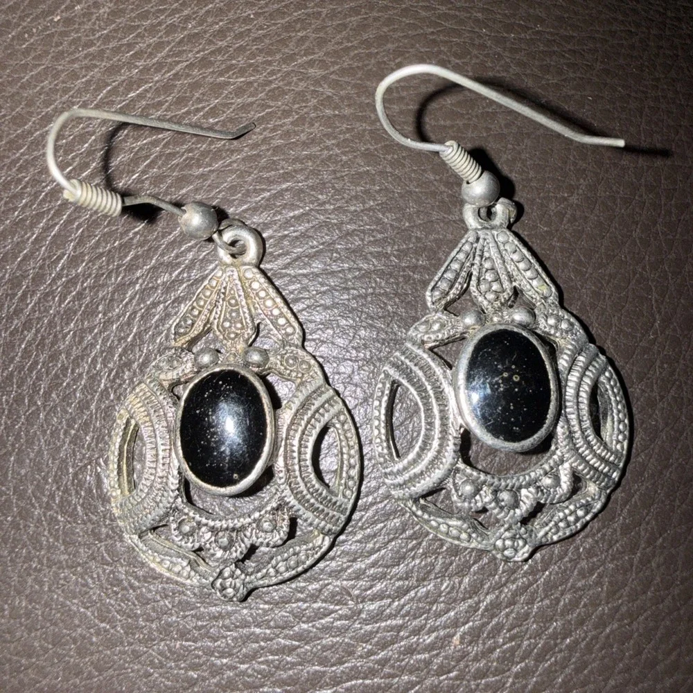 Vintage Silver Toned and Black Stone Dangle Earrings. 33